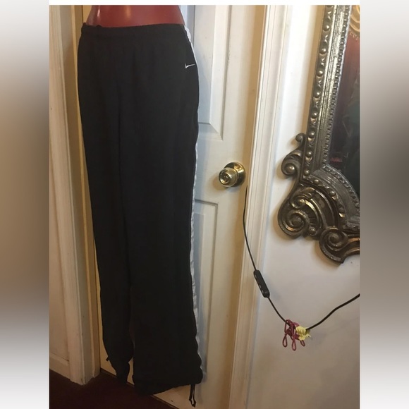NIKE TRACK PANTS SIZE XL 16-18 WITH INTERNAL LINING BLACK, WHITE & GRAY - Picture 6 of 11